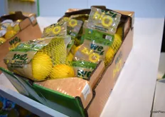 Confección de limón Bio en el stand de Hijos de Alberto del Cerro.